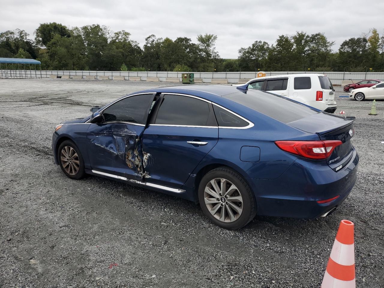 2015 Hyundai Sonata Sport - Image 2