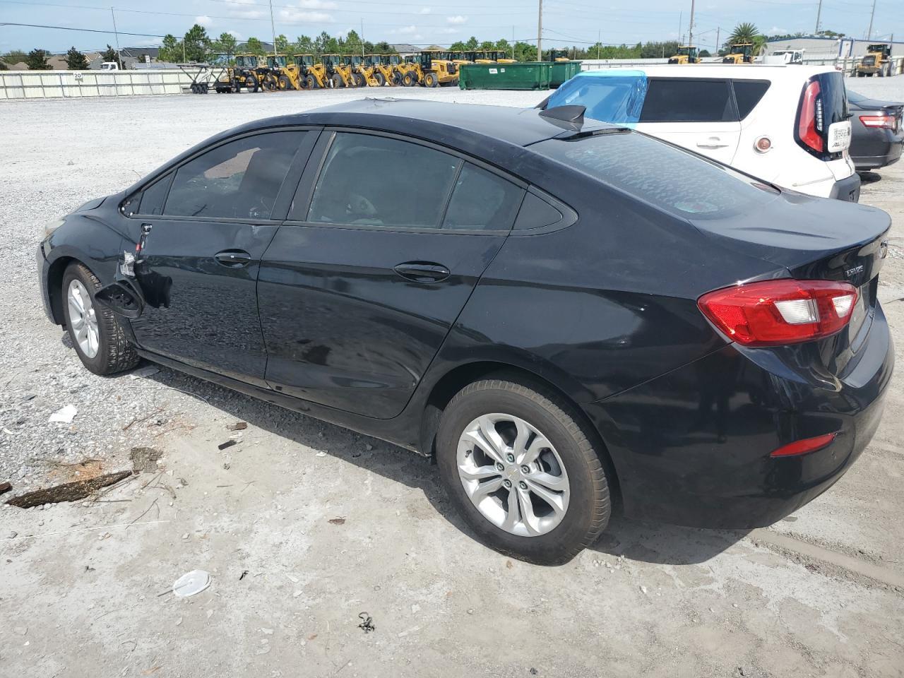 2019 Chevrolet Cruze Ls - Фото 2