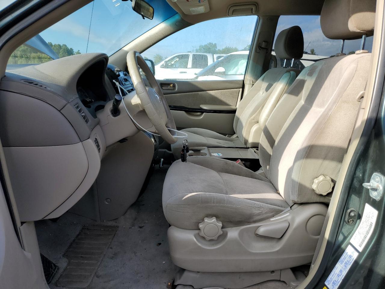 2004 Toyota Sienna - Image 7