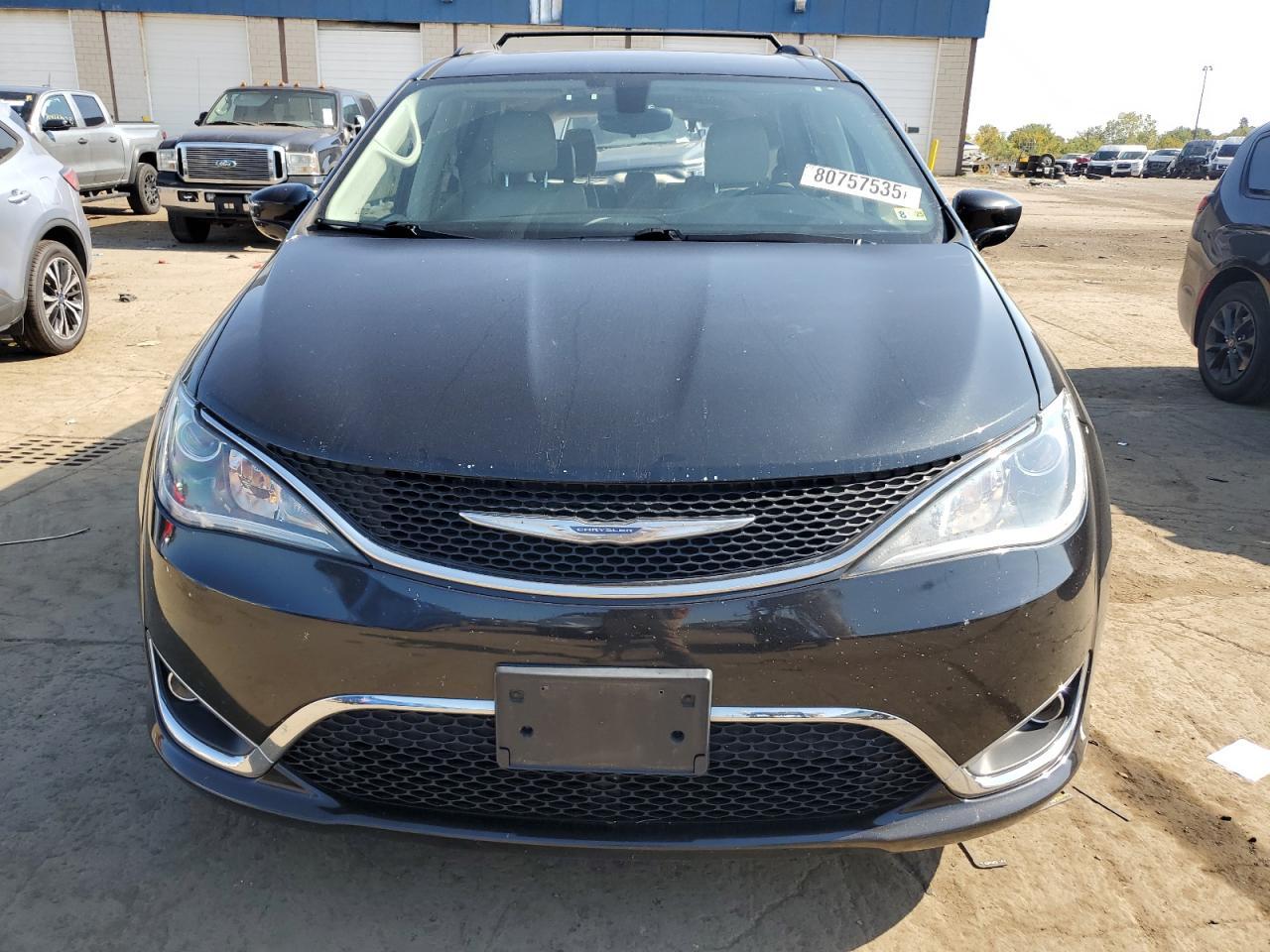 2017 Chrysler Pacifica Touring L - Фото 5