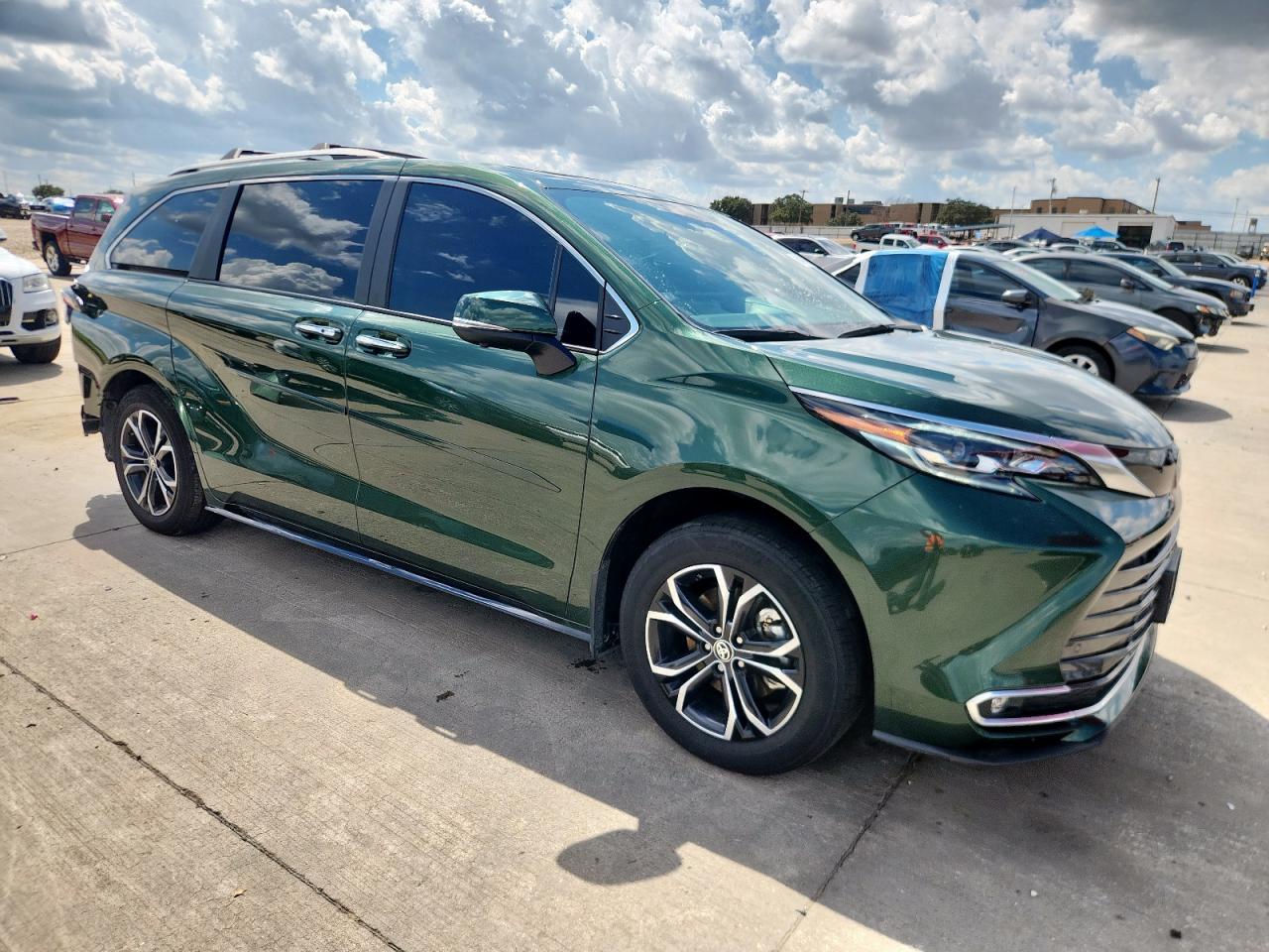 2025 Toyota Sienna Limited - Фото 4