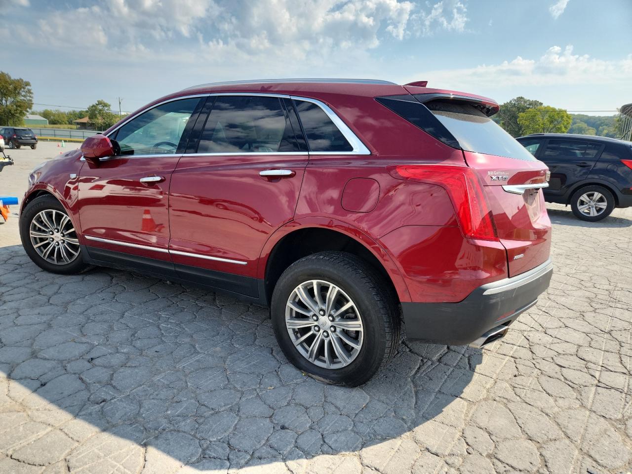 2019 Cadillac Xt5 Luxury - Image 2