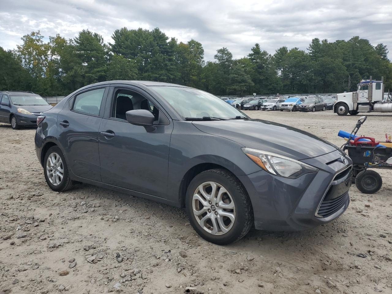 2017 Toyota Yaris Ia - Фото 4