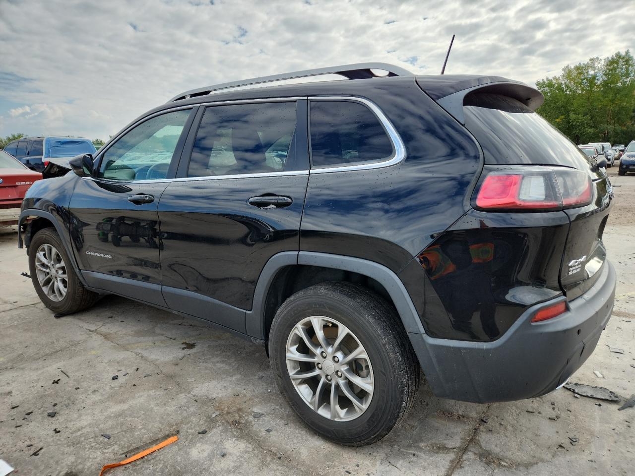 2019 Jeep Cherokee Latitude Plus - Image 2