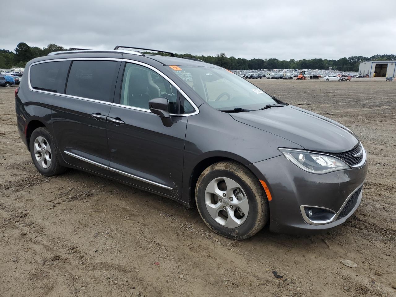 2017 Chrysler Pacifica Touring L Plus - Фото 4