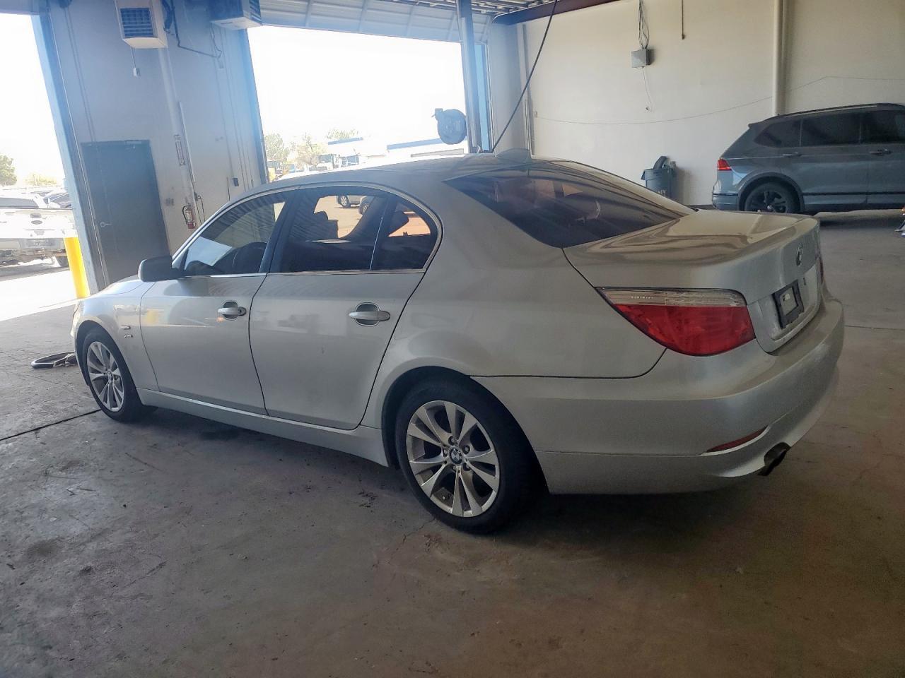 2010 BMW 535 Xi - Image 2