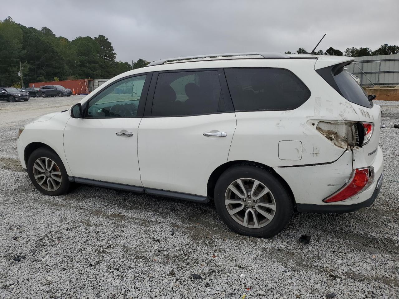 2016 Nissan Pathfinder S - Image 2