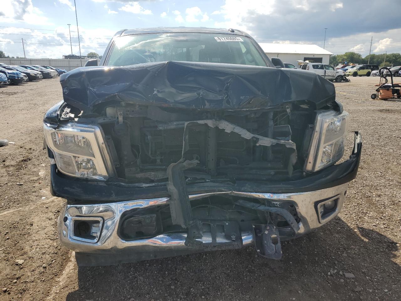 2017 Nissan Titan Sv - Image 5