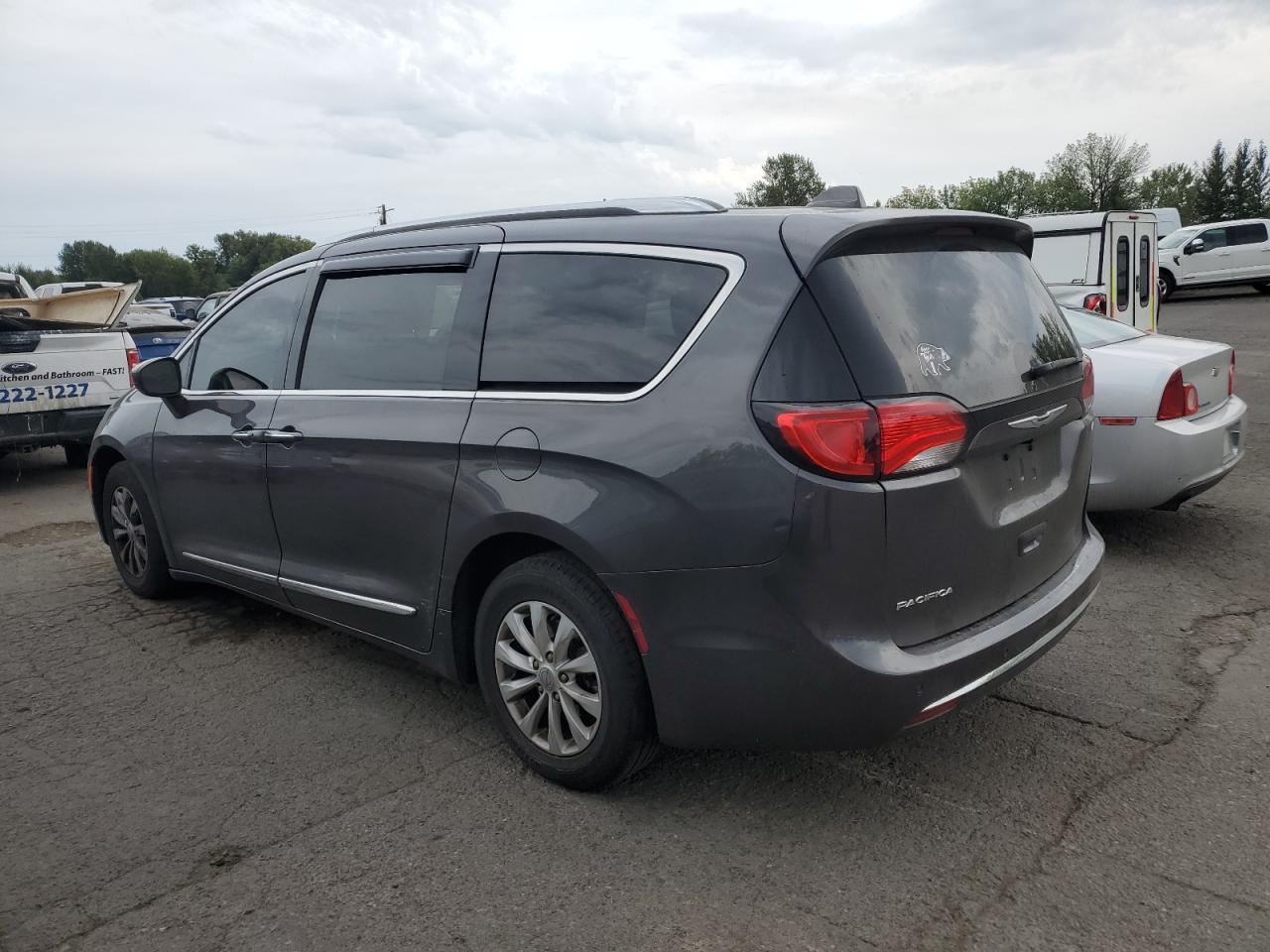 2018 Chrysler Pacifica Touring L - Image 2