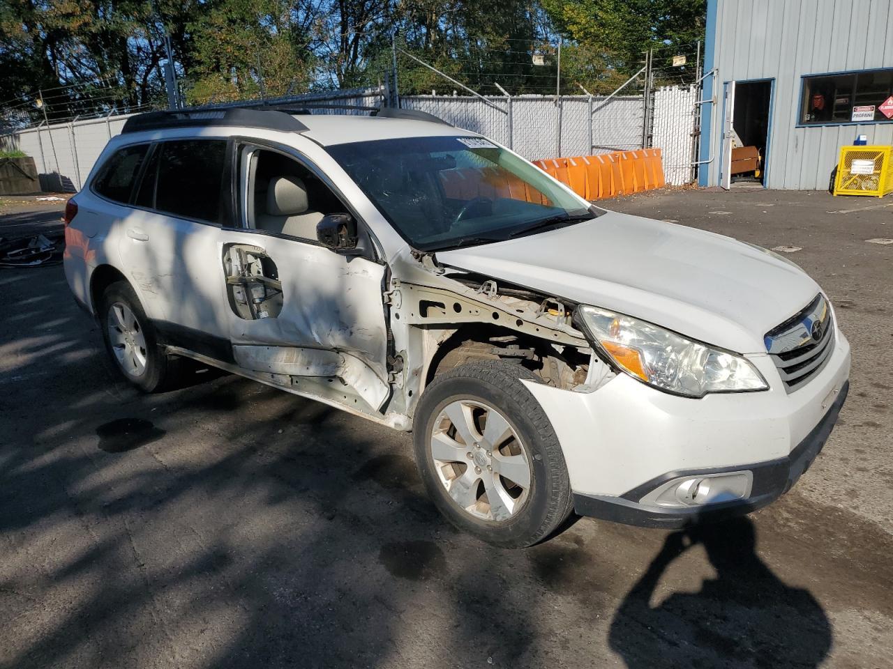 2011 Subaru Outback 2.5I Premium - Image 4