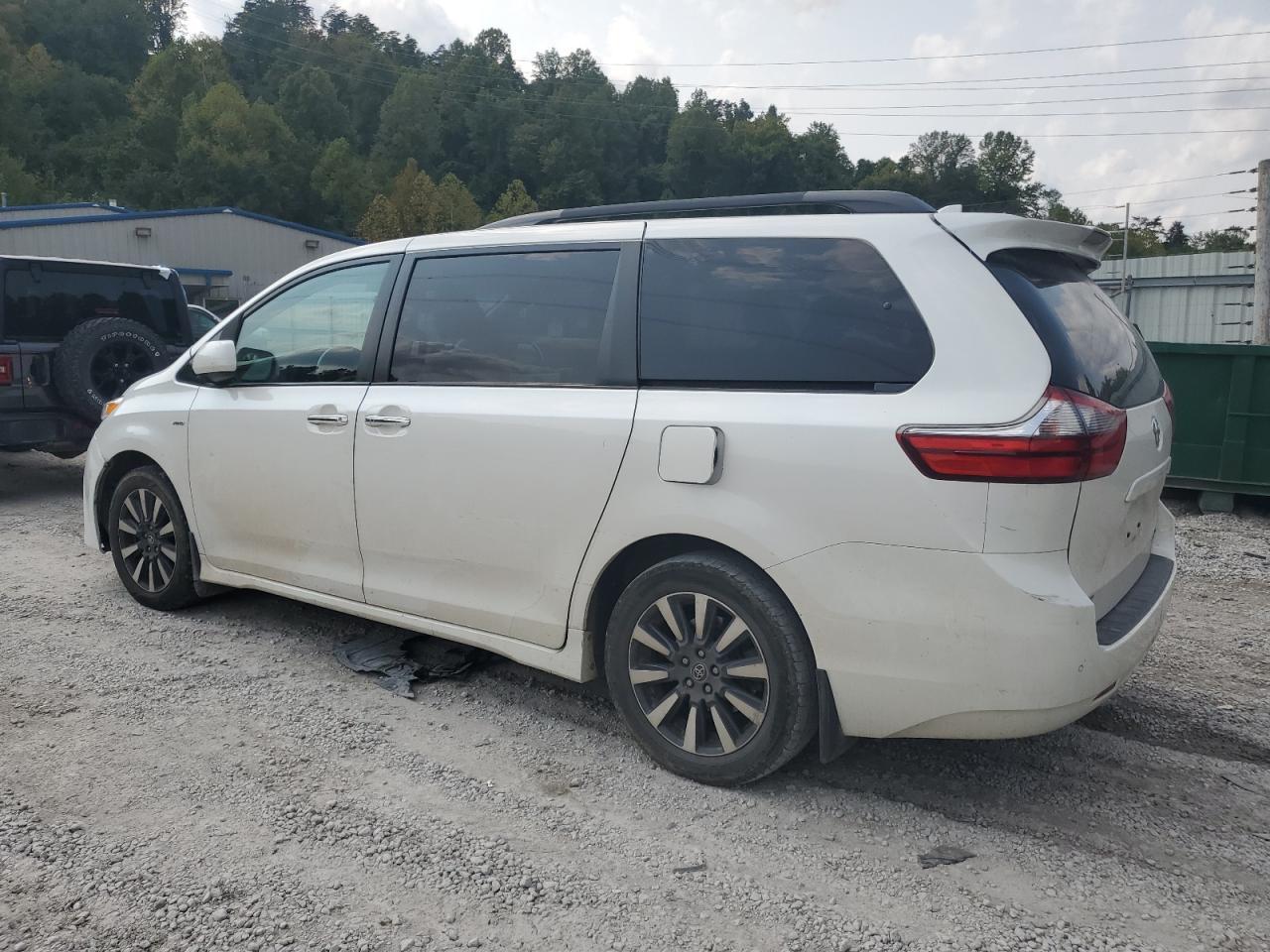 2020 Toyota Sienna Xle - Фото 2