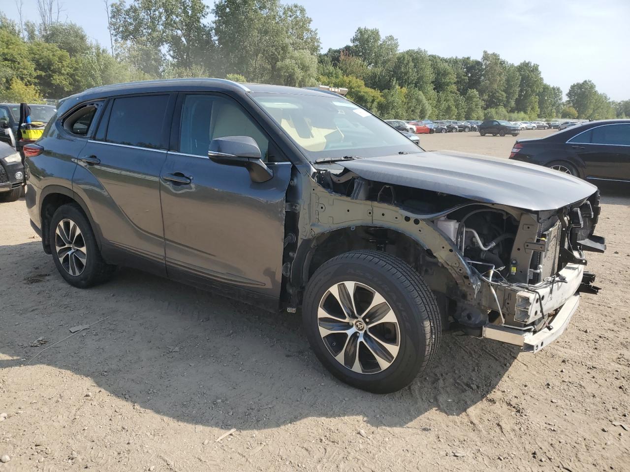 2022 Toyota Highlander Xle Xle - Image 4