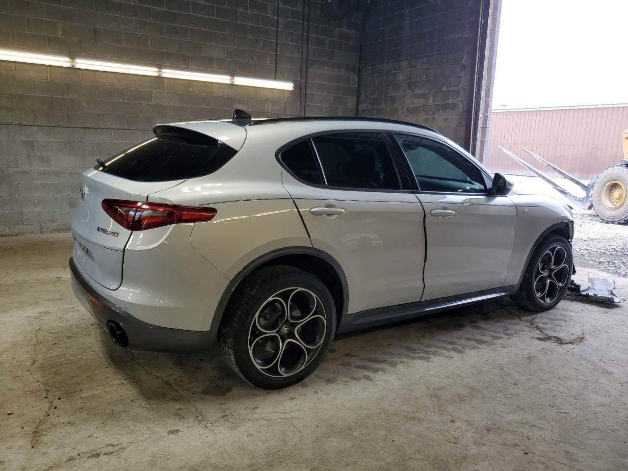 2022 Alfa Romeo Stelvio Ti - Фото 3