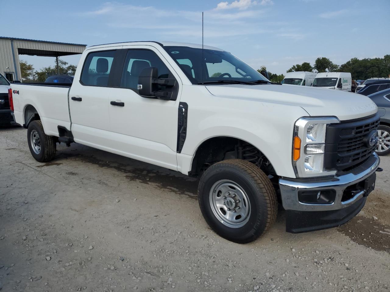 2023 Ford F250 Super Duty - Image 4
