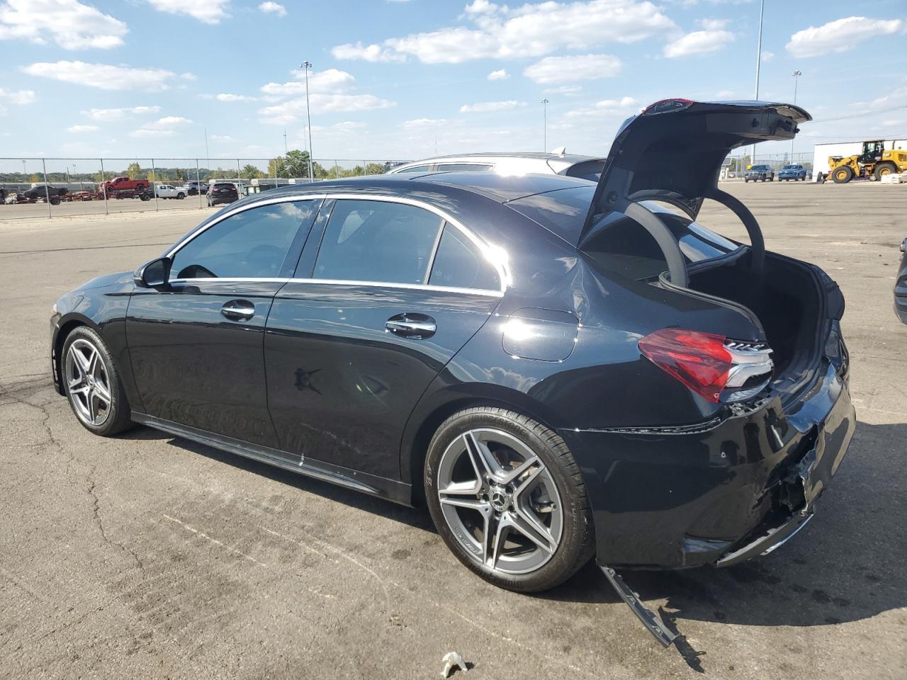 2022 Mercedes-Benz A 220 4Matic - Фото 2