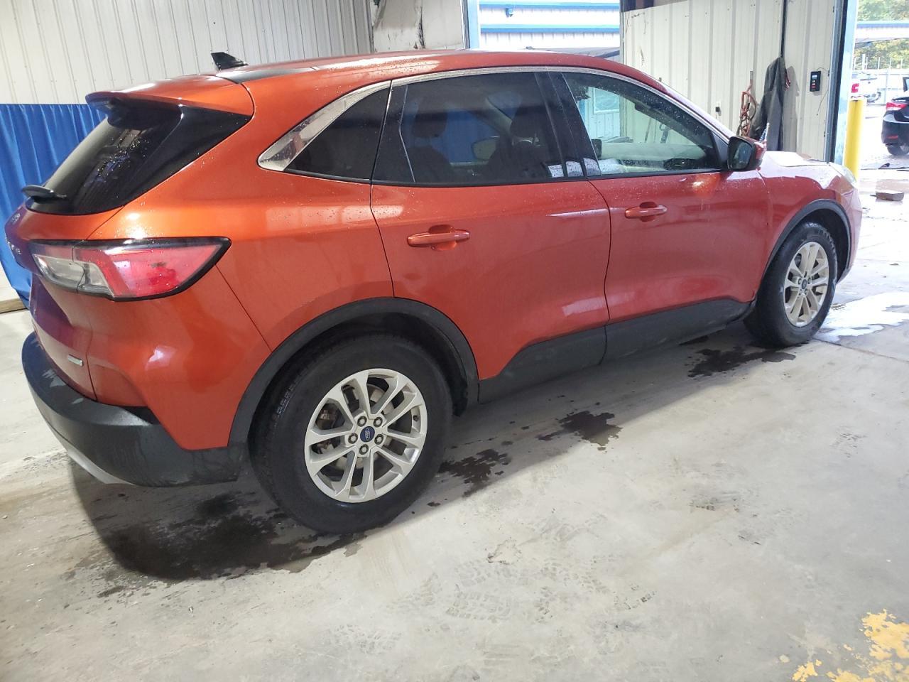 2020 Ford Escape Se - Фото 3