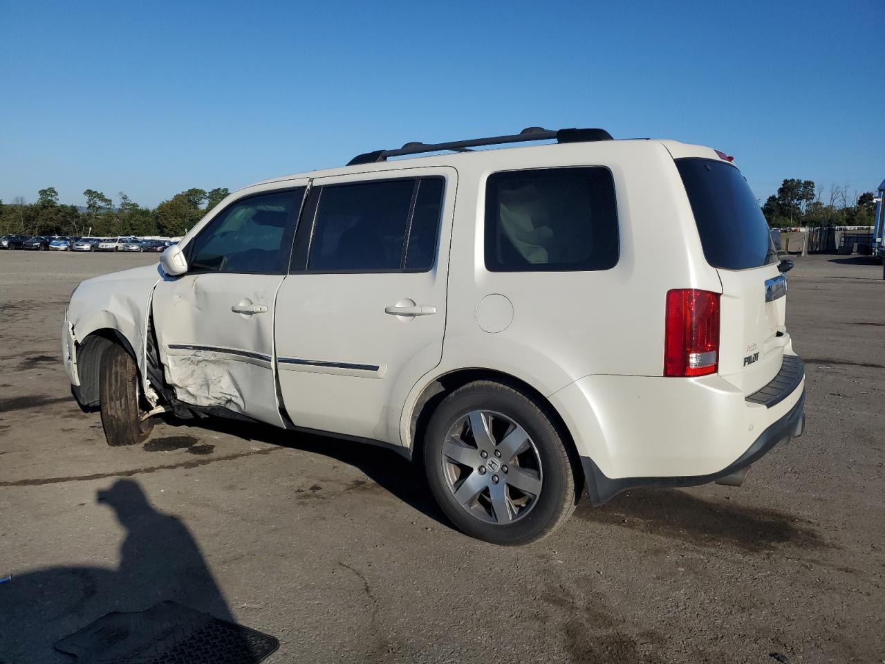 2015 Honda Pilot Touring - Image 2