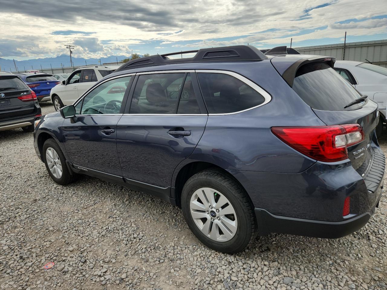 2017 Subaru Outback 2.5I Premium - Фото 2
