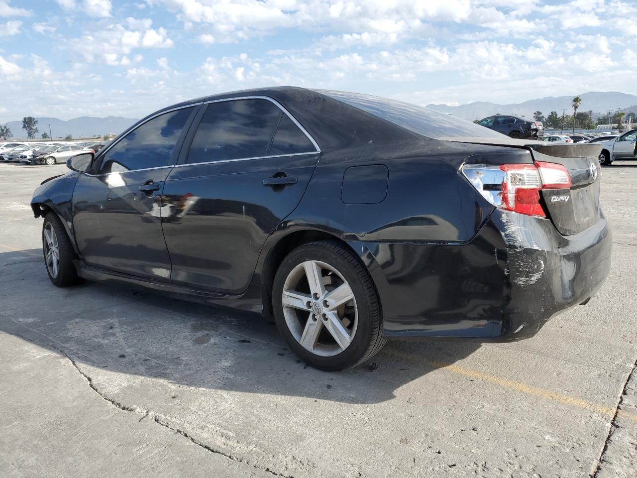 2014 Toyota Camry L - Фото 2