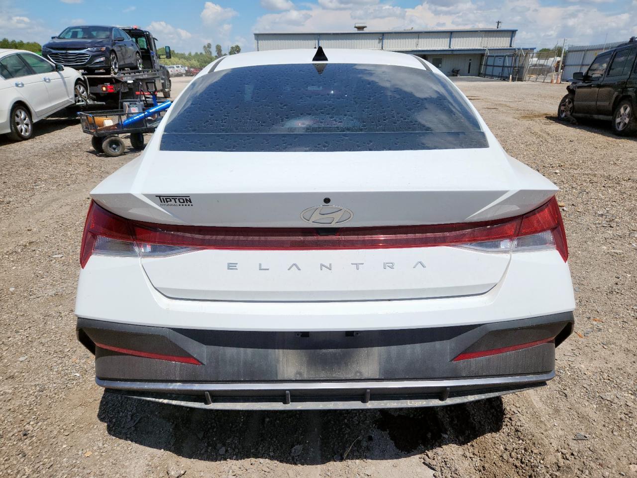 2024 Hyundai Elantra Se - Фото 6