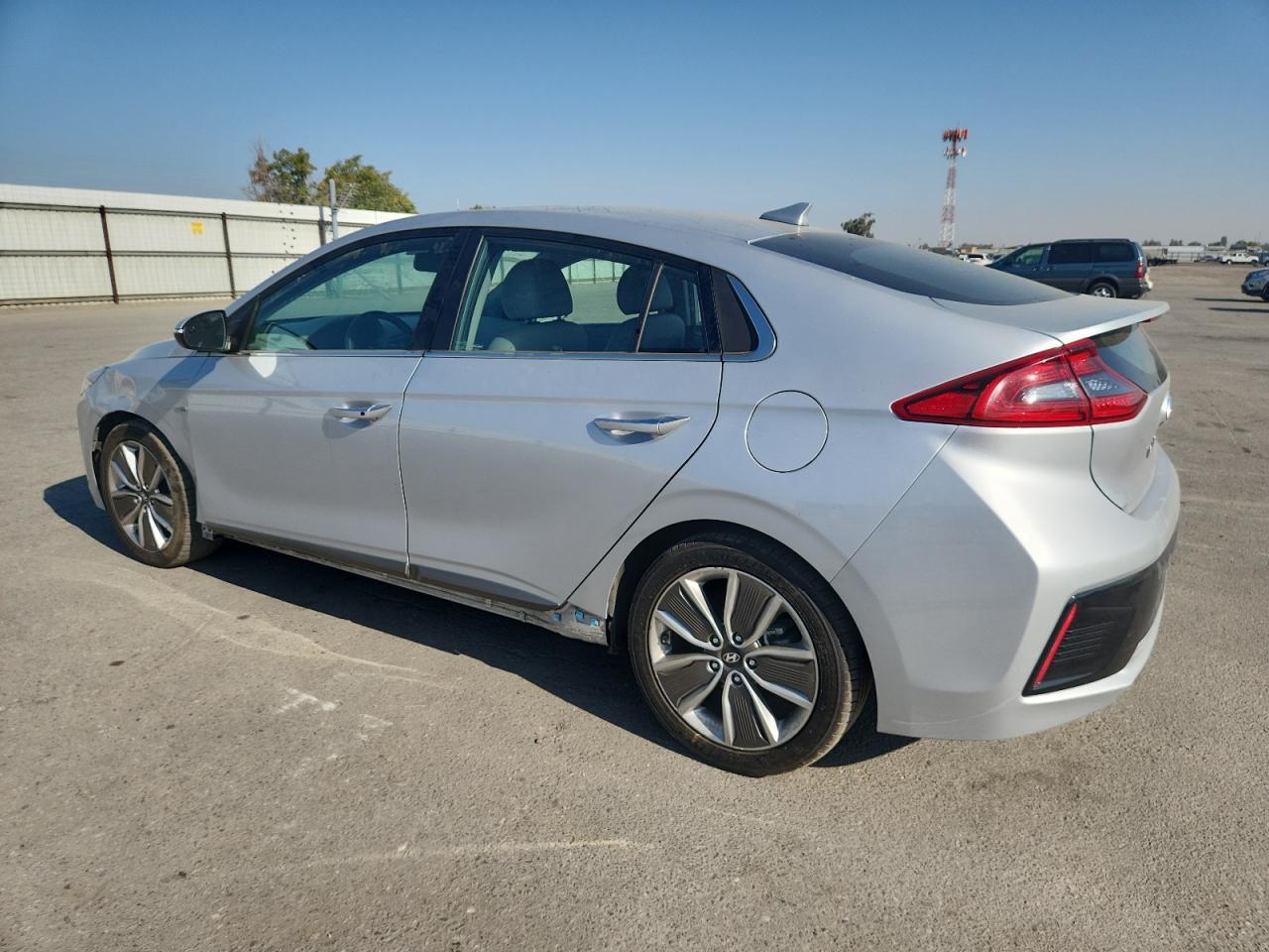 2017 Hyundai Ioniq Limited - Фото 2