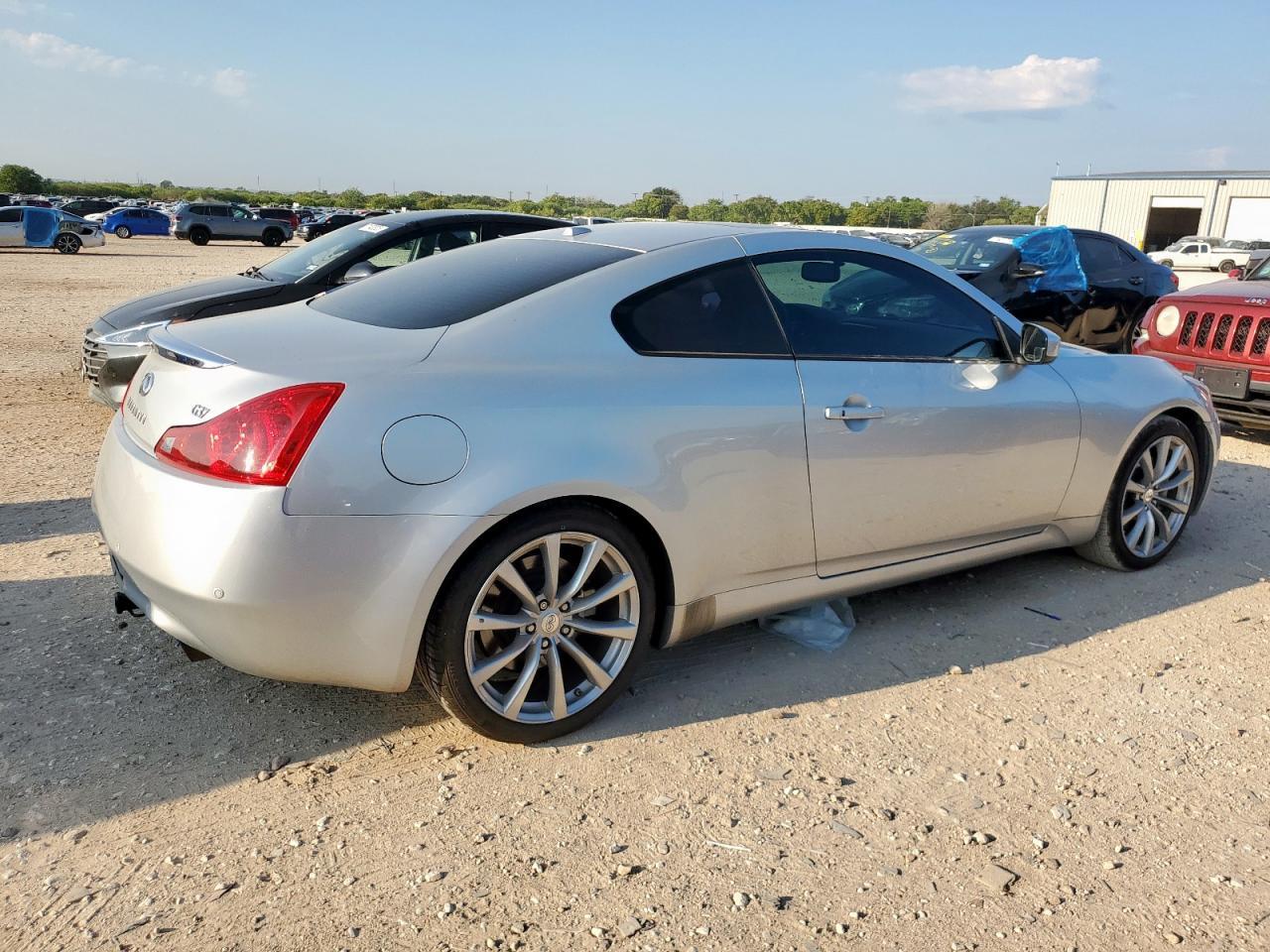 2010 Infiniti G37 Base - Фото 3