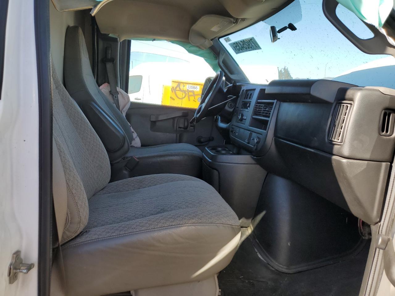 2017 GMC Savana Cutaway G3500 - Image 7