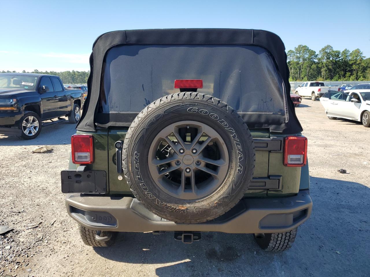 2016 Jeep Wrangler Unlimited Sahara - Image 6