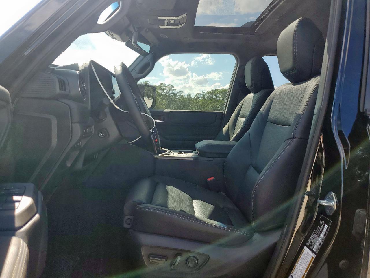 2025 Toyota Land Cruiser Base - Фото 7