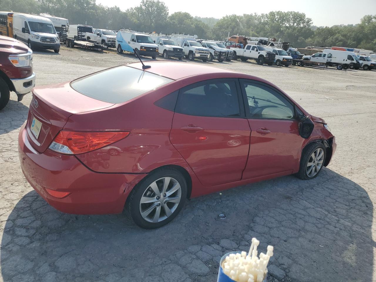 2013 Hyundai Accent Gls - Фото 3