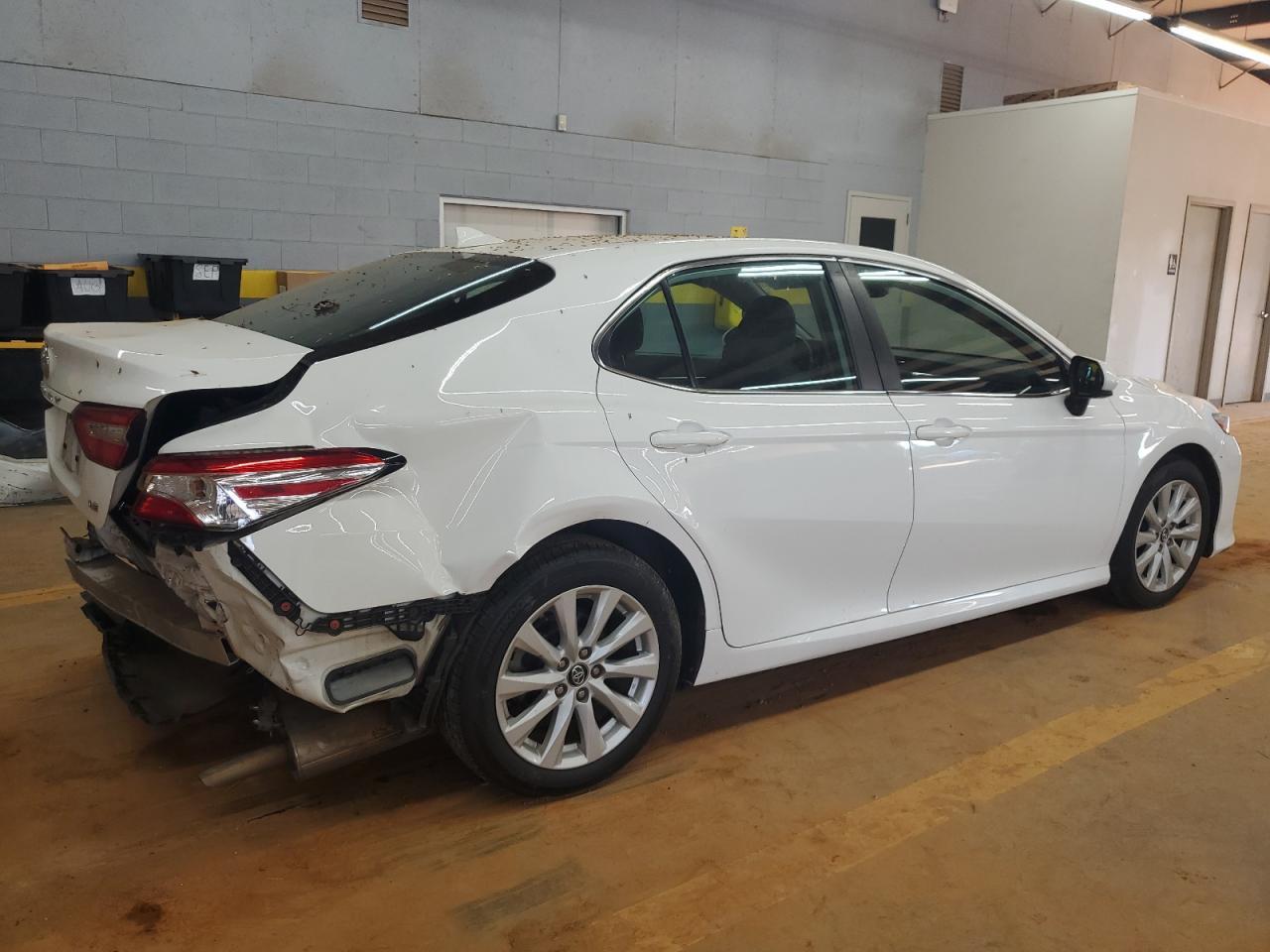2019 Toyota Camry L - Фото 3