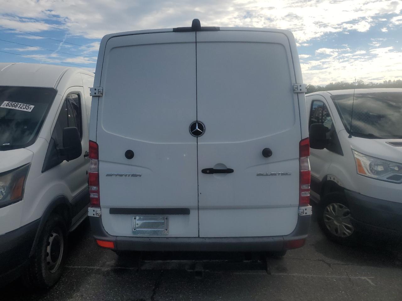 2015 Mercedes-Benz Sprinter 2500 - Фото 6