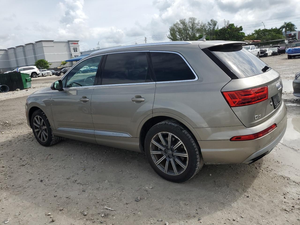 2017 Audi Q7 Premium Plus - Image 2