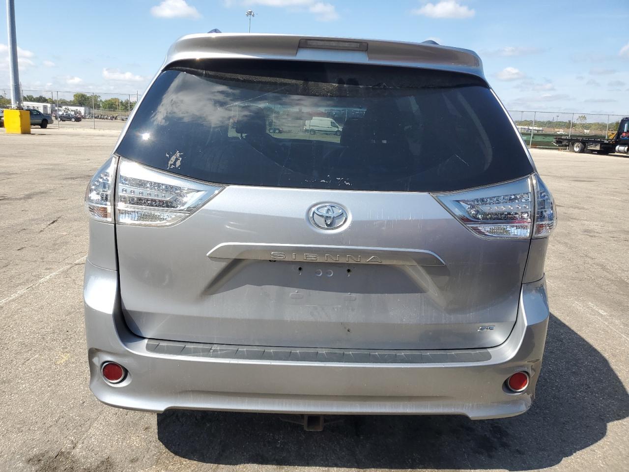 2012 Toyota Sienna Sport - Фото 6