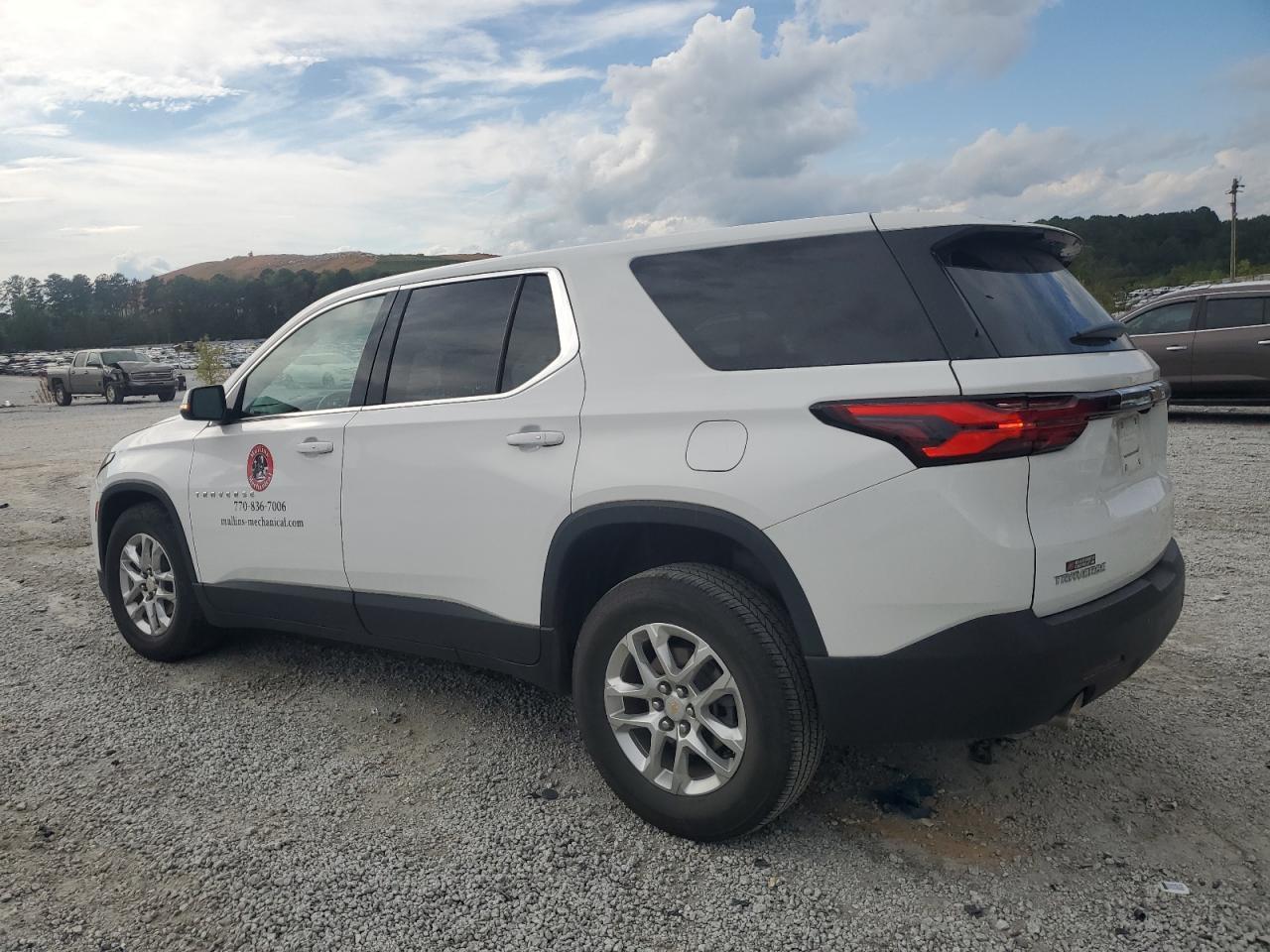 2023 Chevrolet Traverse Ls - Фото 2