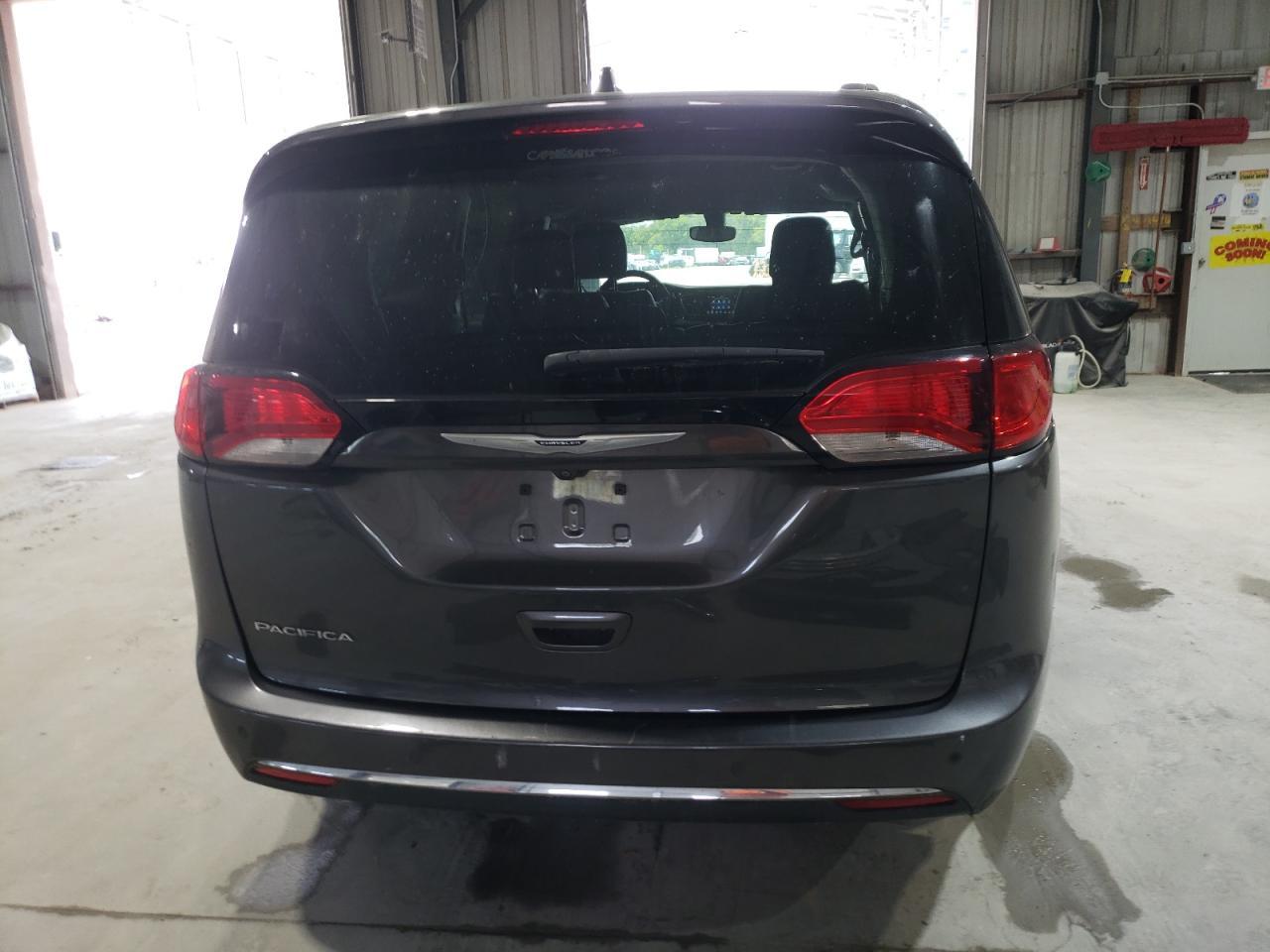 2019 Chrysler Pacifica Touring L - Image 6