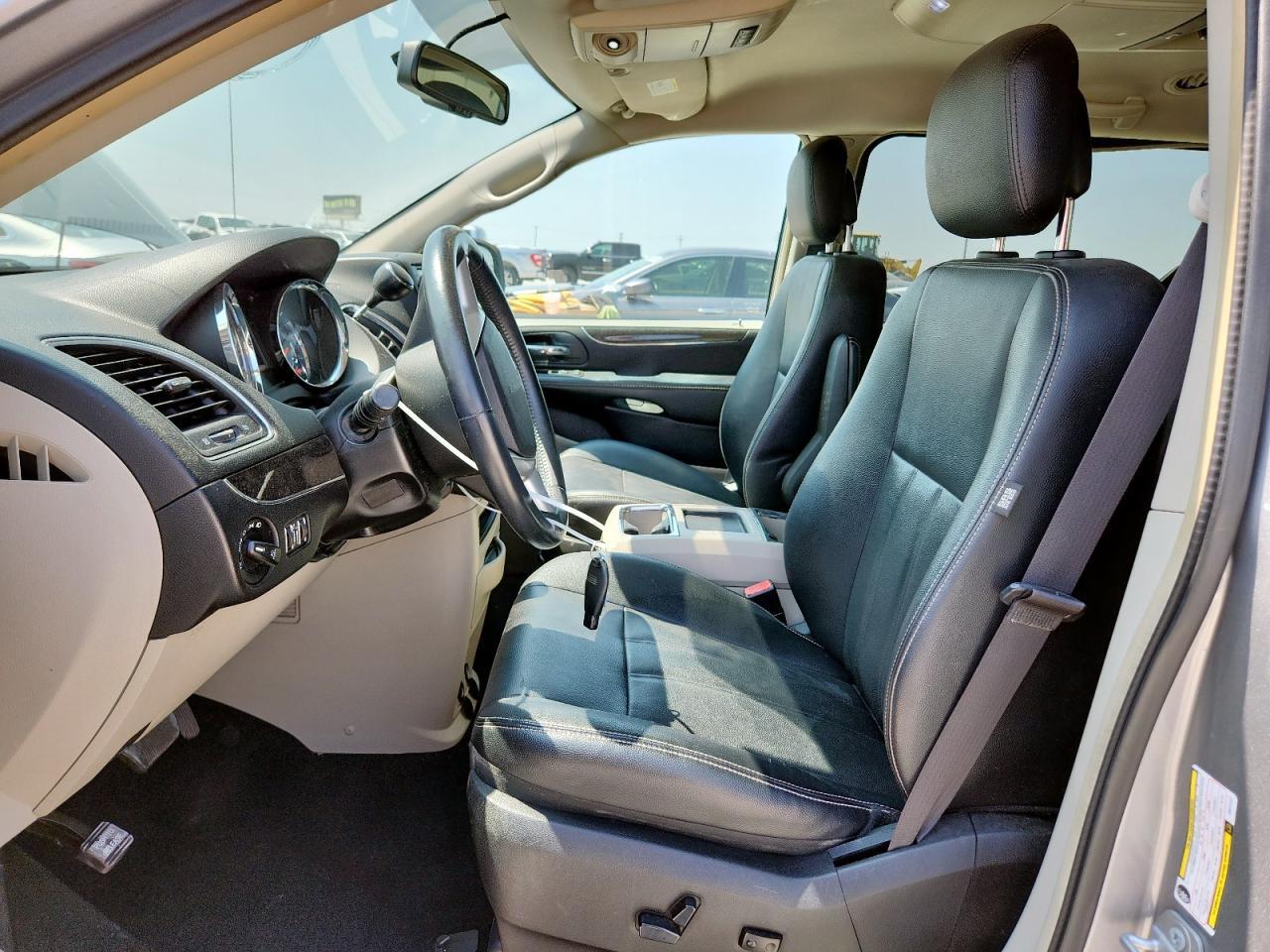 2016 Chrysler Town & Country Touring - Фото 7