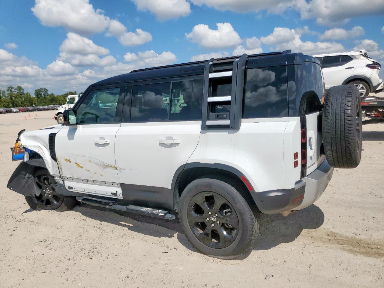 2024 Land Rover Defender 110 S - Фото 2
