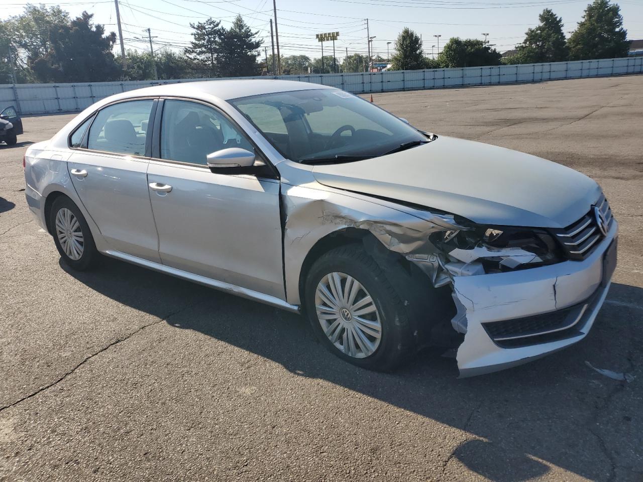 2015 Volkswagen Passat S - Фото 4
