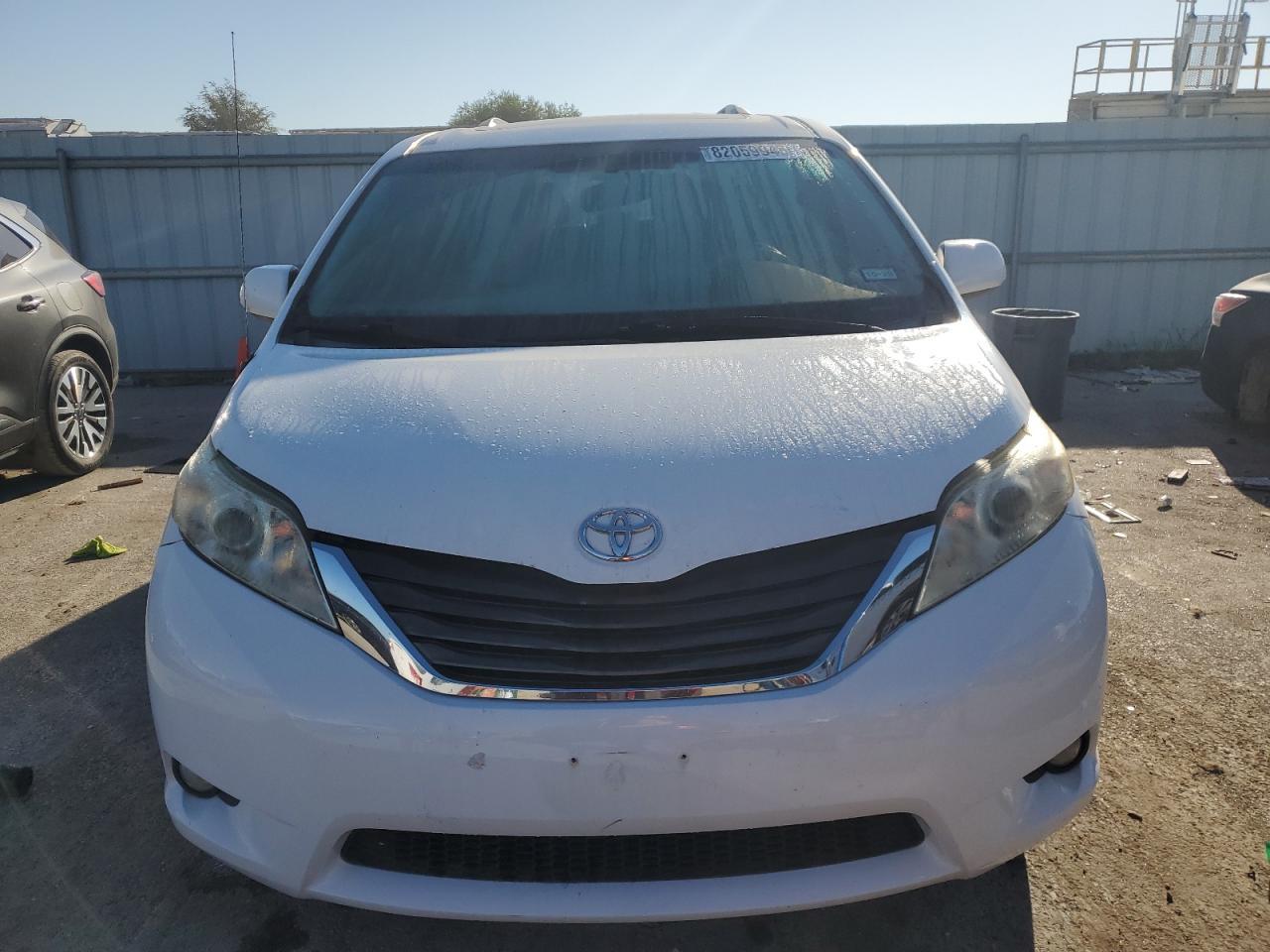 2011 Toyota Sienna Xle - Image 5