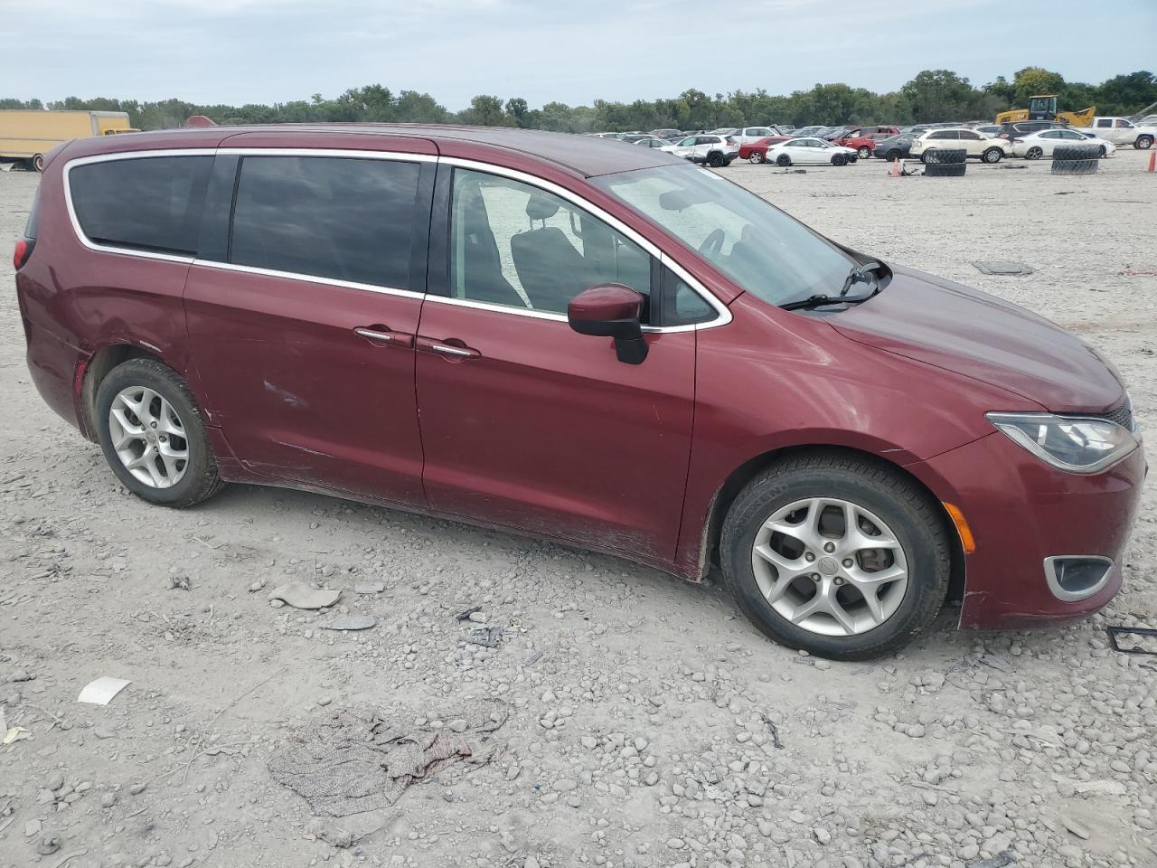 2017 Chrysler Pacifica Touring L - Фото 4