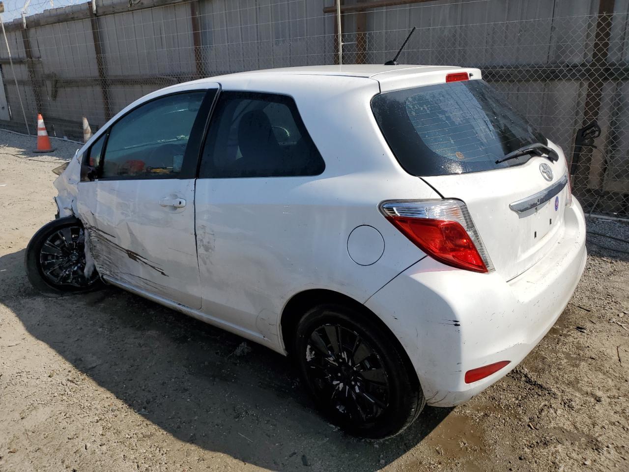 2014 Toyota Yaris - Image 2
