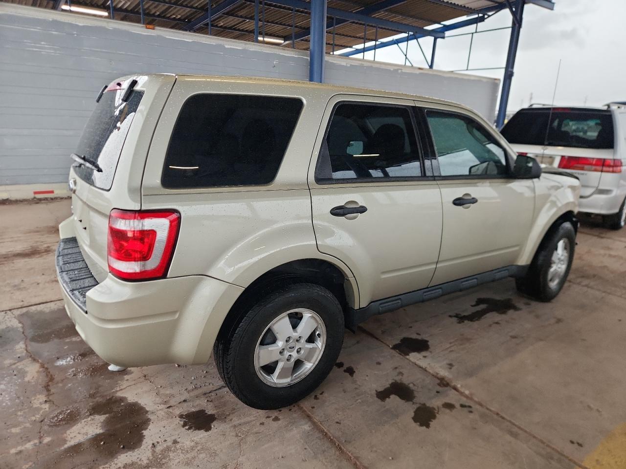 2011 Ford Escape Xls - Фото 3