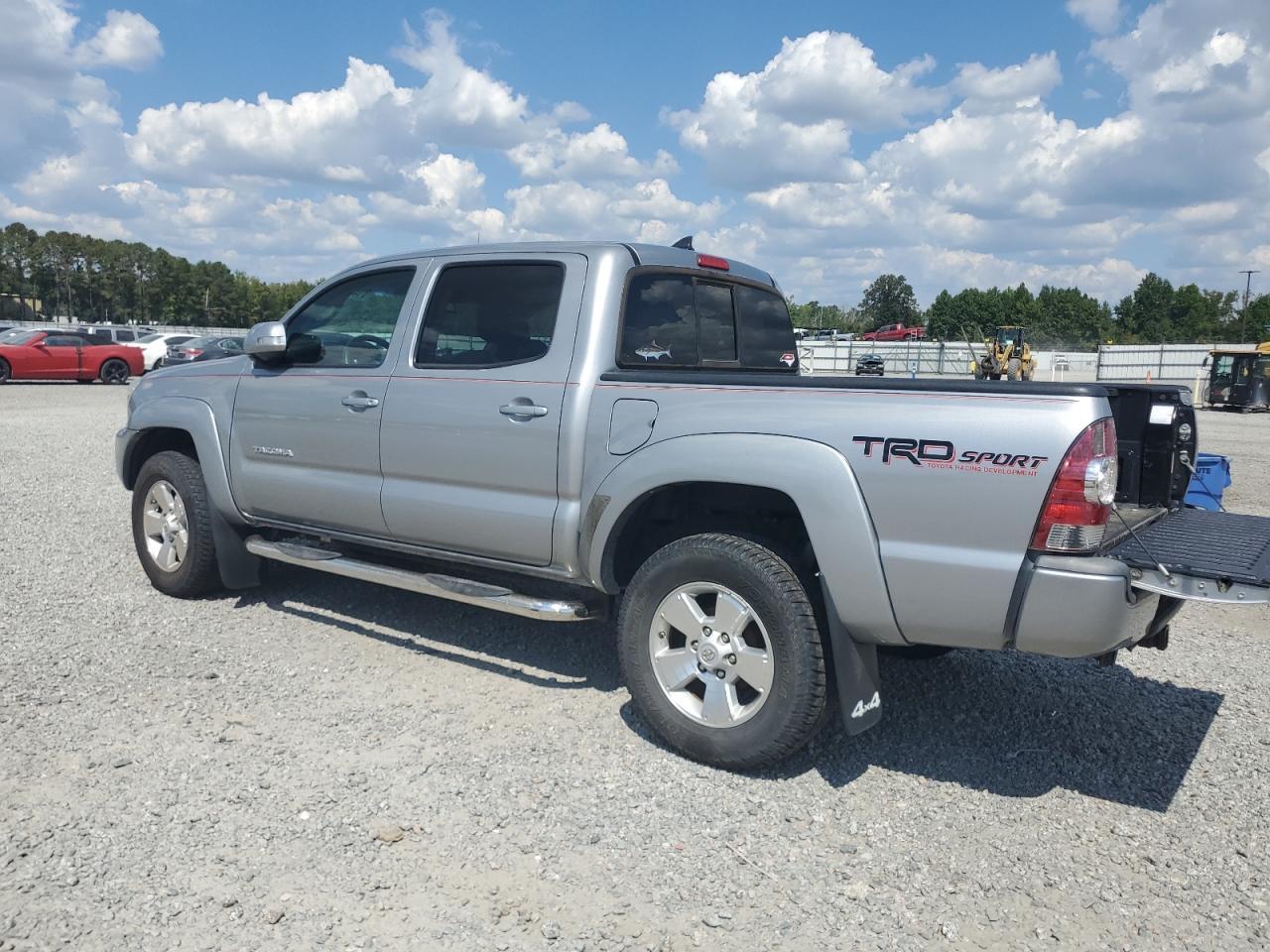 2015 Toyota Tacoma Double Cab - Image 2