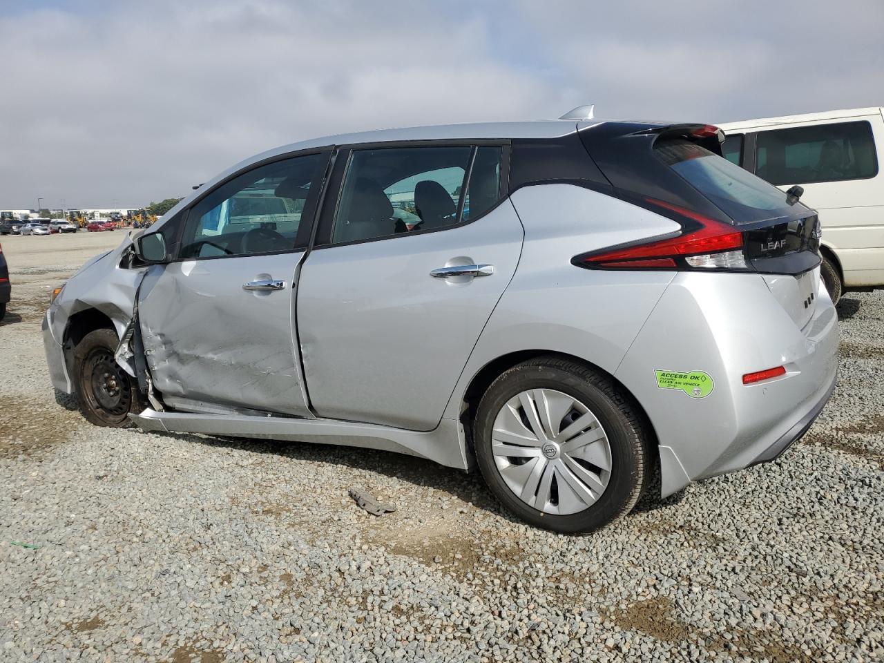 2023 Nissan Leaf S - Фото 2