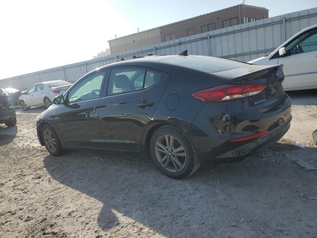 2018 Hyundai Elantra - Фото 2