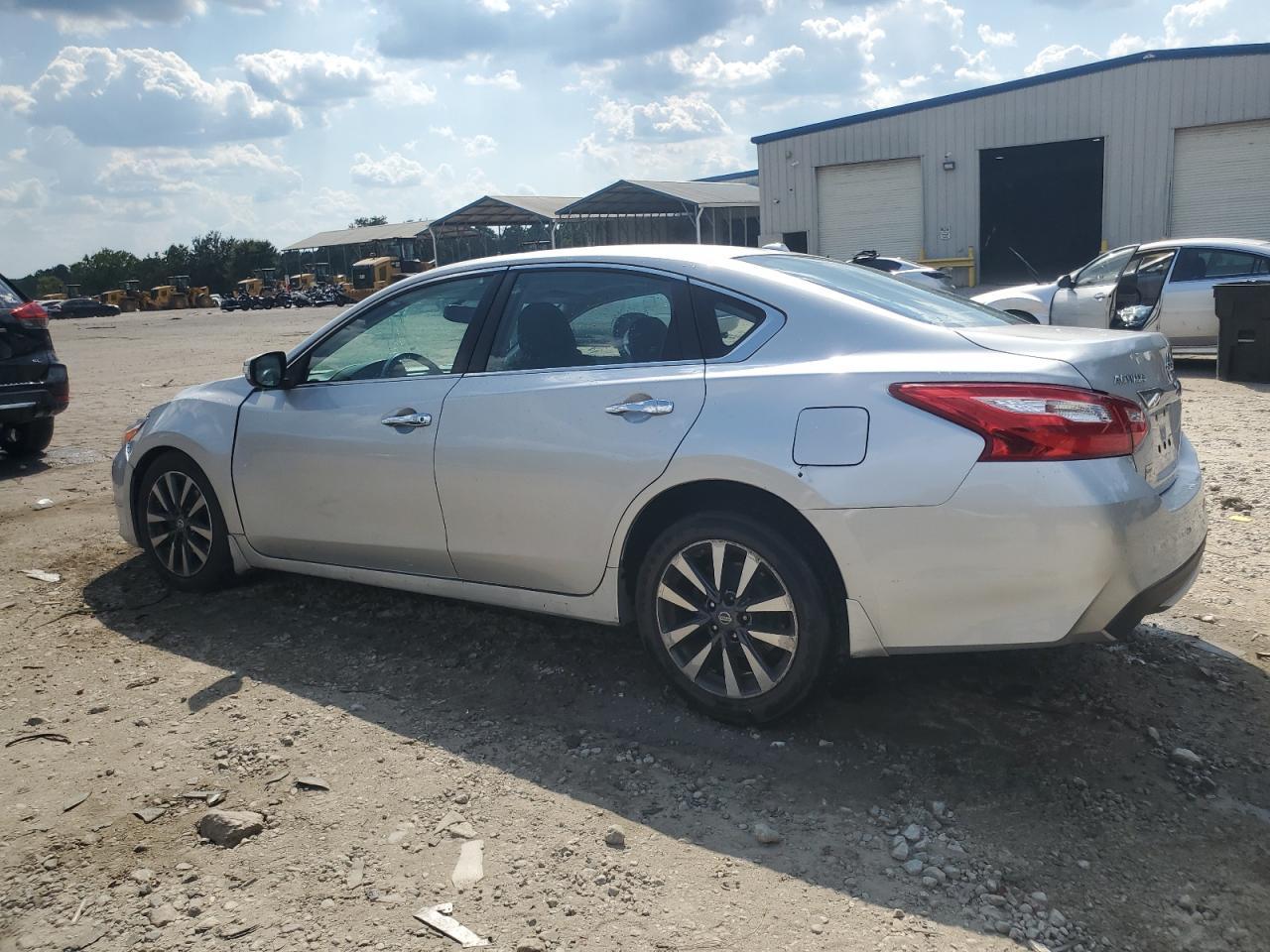 2017 Nissan Altima 2.5 - Фото 2