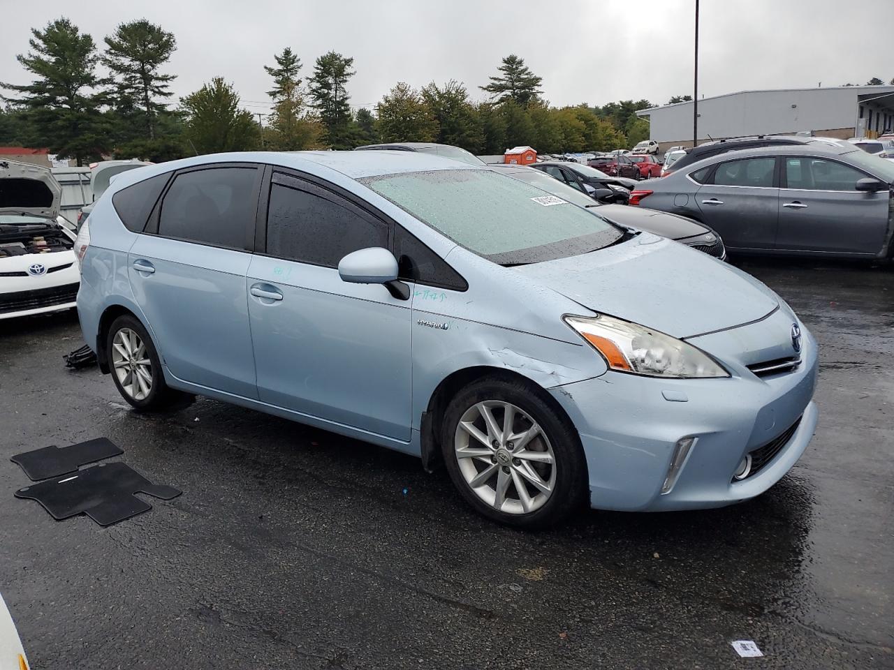 2014 Toyota Prius V - Image 4
