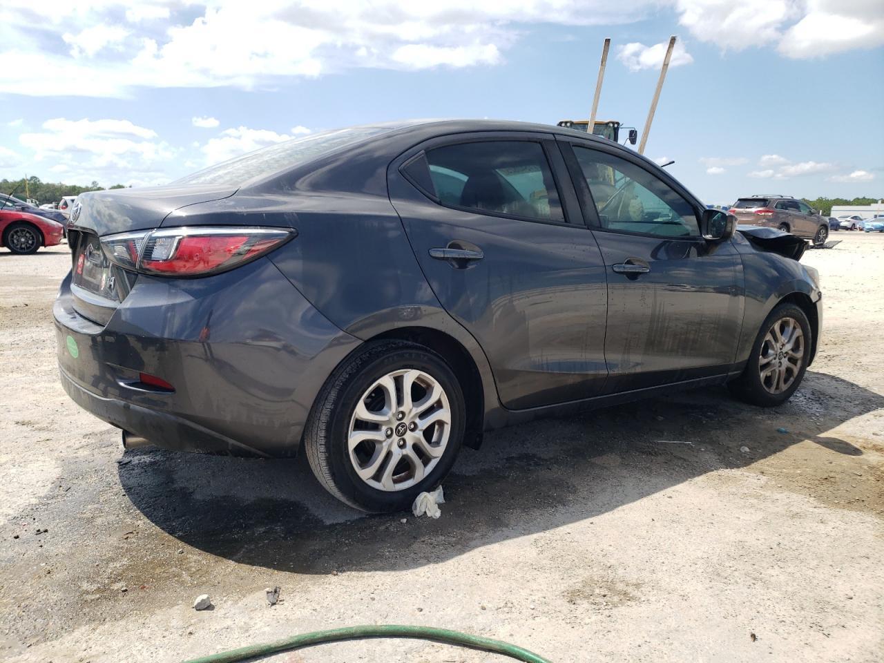 2017 Toyota Yaris Ia - Фото 3