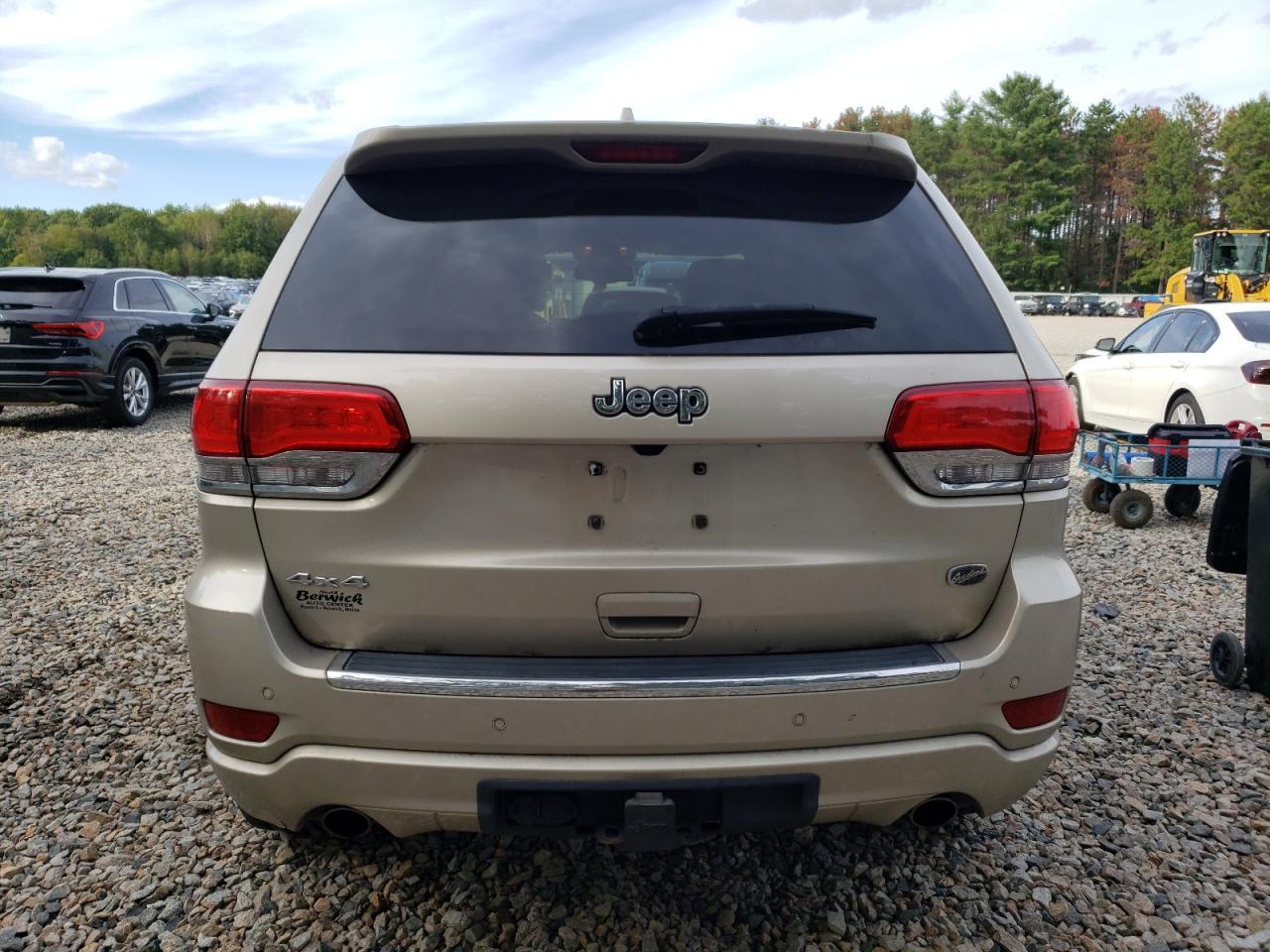 2015 Jeep Grand Cherokee Overland - Image 6